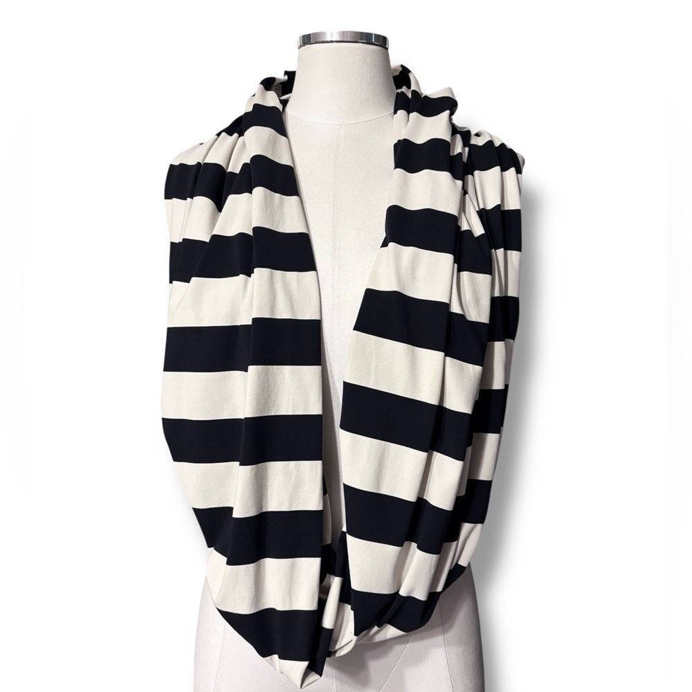 LULULEMON Vinyasa Scarf Snap Closure Black & Ivory Striped